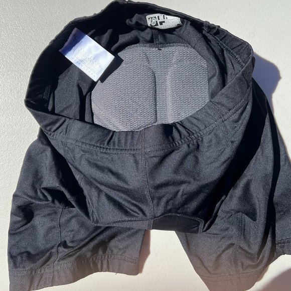 Bontrager Other - Bontrager Men's Medium Workout Cycling Shorts